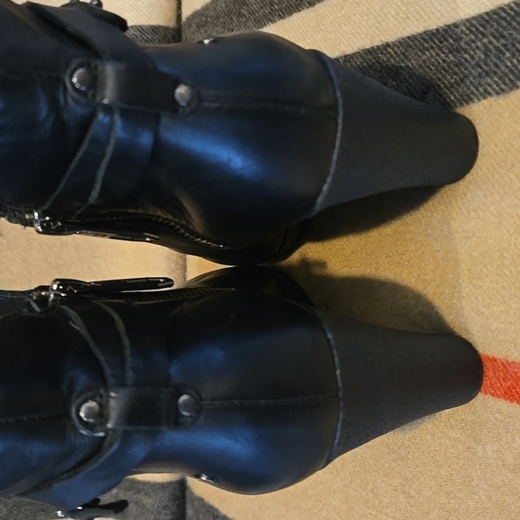 UGG Black Ankle Booties W Straps Sz 5.5 - Picture 2 of 8